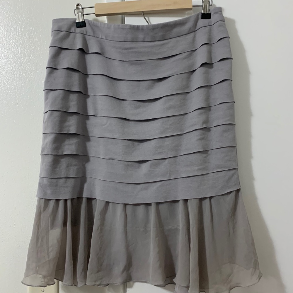 Grey tier tulle trim skirt.